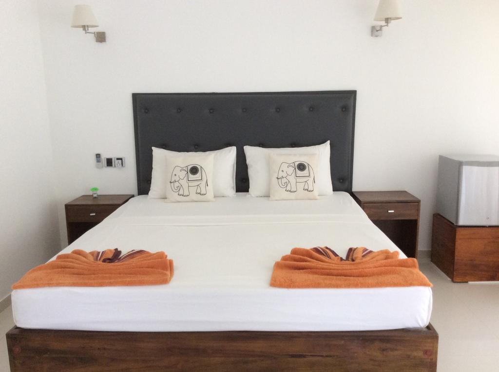 Lemazone Inn Mirissa Szoba fotó
